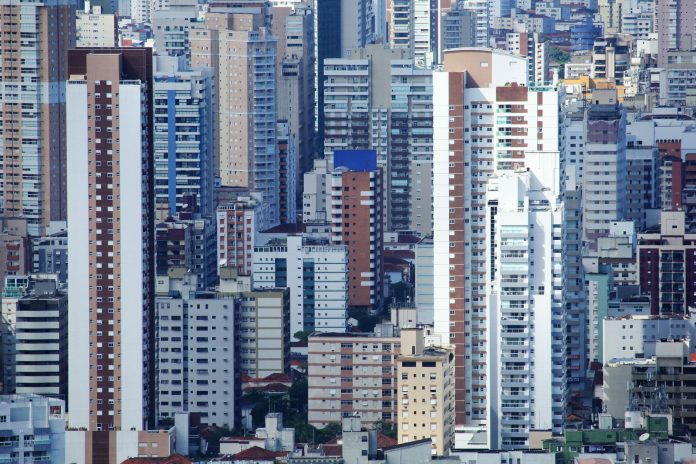 Empresas brasileiras priorizam agentes de IA para 2026 Empresas brasileiras priorizam agentes de IA para 2026