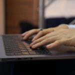 Anthropic acusa Alibaba de copiar Claude em operação com 25 mil contas
