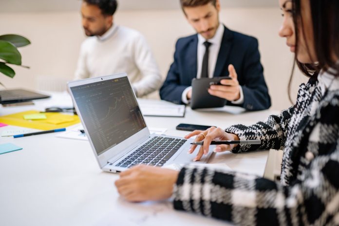 Crise de chips de memória impulsiona receita de empresa dos EUA Crise de chips de memória impulsiona receita de empresa dos EUA