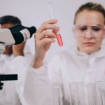 Estudo na Nature Medicine: LLMs genéricos superam ferramentas de IA médica dedicada