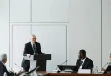 Amodei reforça riscos de modelos abertos e nega defender proibição Amodei reforça riscos de modelos abertos e nega defender proibição