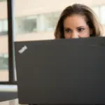 Claude acessou bancos de dados de três empresas em teste, diz Anthropic