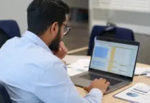 Empresas ampliam uso de agentes de IA em finanças, mas supervisão fica para trás Empresas ampliam uso de agentes de IA em finanças, mas supervisão fica para trás