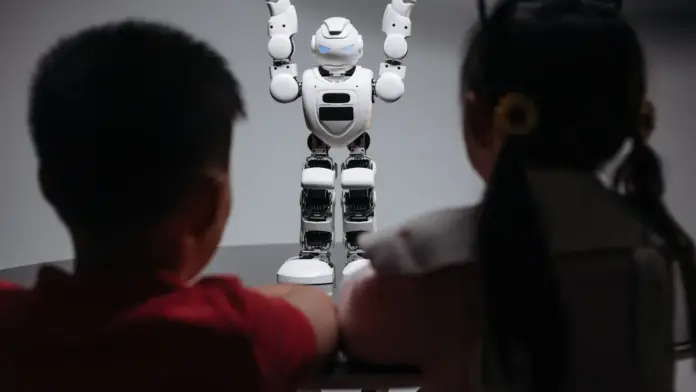 Google DeepMind apresenta modelo que controla robôs humanoides por inteiro