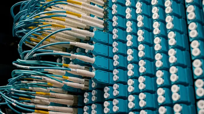 Microsoft e Mistral ampliam parceria para infraestrutura de IA na Europa Microsoft e Mistral ampliam parceria para infraestrutura de IA na Europa