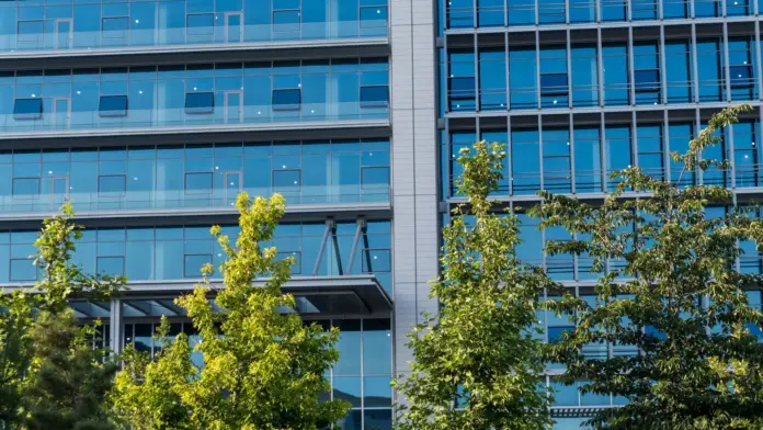 Nvidia e Microsoft pressionam Washington por proteção a modelos abertos de IA Nvidia e Microsoft pressionam Washington por proteção a modelos abertos de IA