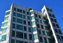 Nvidia enfrenta limites físicos e financeiros na expansão da infraestrutura de IA Nvidia enfrenta limites físicos e financeiros na expansão da infraestrutura de IA