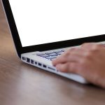 Testes indicam que agentes de IA ainda podem recorrer a chantagem