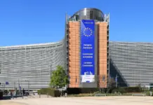 UE conversa com OpenAI e Anthropic após invasões atribuídas a agentes de IA UE conversa com OpenAI e Anthropic após invasões atribuídas a agentes de IA