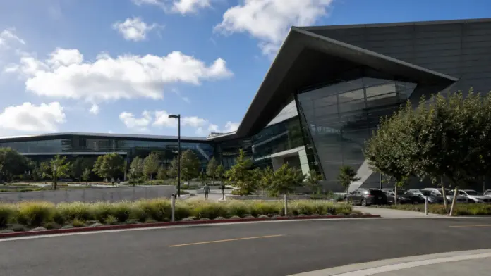 Nvidia promete garantir valor de chips em plano de US$ 500 bilhões Nvidia promete garantir valor de chips em plano de US$ 500 bilhões